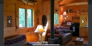 Interior - Chestnut... 3 bedroom, 2 bath Log Cabin with outdoor hot tub jacuzzi...sleeps 10 (Waterville)