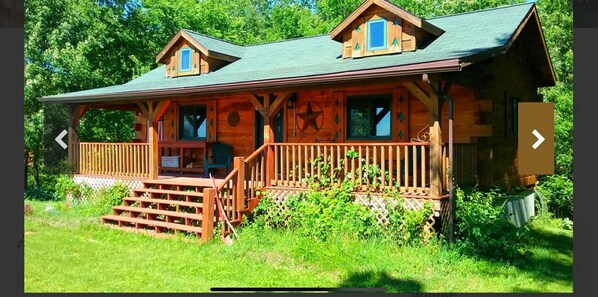 Exterior - Chestnut... 3 bedroom, 2 bath Log Cabin with outdoor hot tub jacuzzi...sleeps 10 (Waterville)