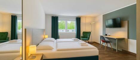 高级房, 庭院景观 | 办公桌、笔记本电脑工作区、免费 WiFi