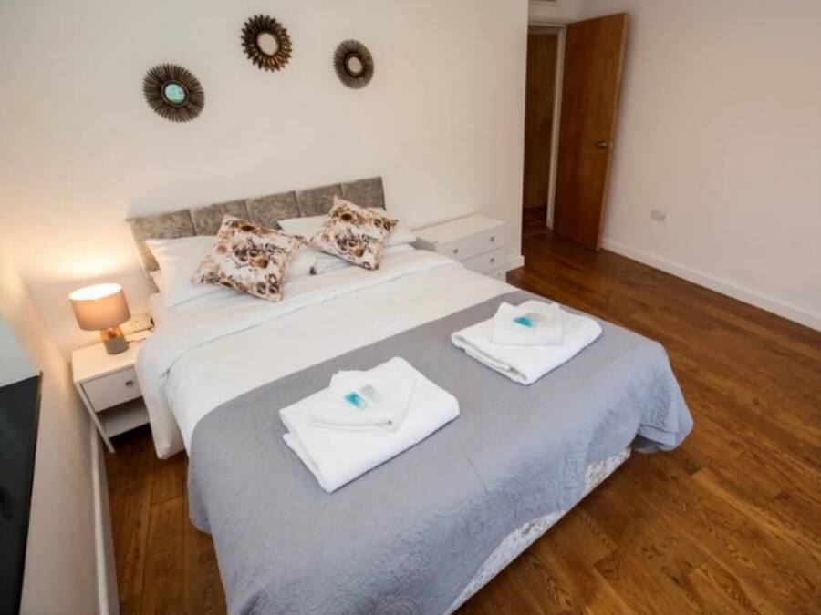 Apartamento | 4 quartos, Wi-Fi de cortesia, roupa de cama