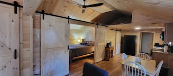 Charming 3-bedroom cabin with WiFi, AC in Promised Land State Park