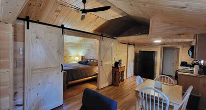 Charming 3-bedroom cabin with WiFi, AC in Promised Land State Park
