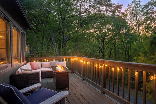 Luxe Cliff House Retreat: Hike, Sip, Relax