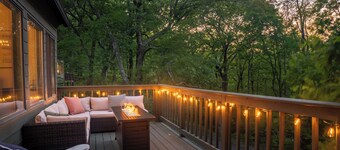 Luxe Cliff House Retreat: Hike, Sip, Relax