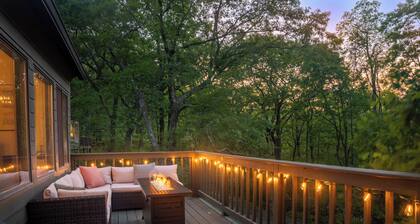 Luxe Cliff House Retreat: Hike, Sip, Relax