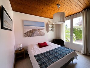 3 bedrooms, iron/ironing board, free WiFi