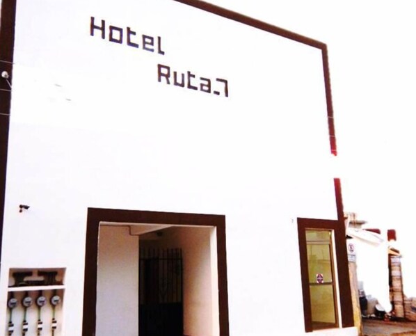 Courtyard - Hotel Ruta 7 (Cancún)