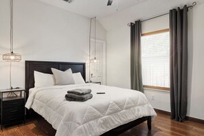 4 bedrooms, desk, iron/ironing board, free WiFi