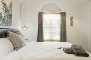 4 bedrooms, desk, iron/ironing board, free WiFi