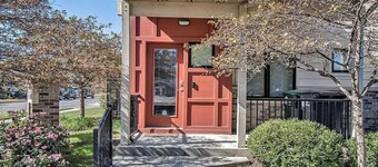 Downtown townhome! 2 car garage, 2 living rooms and 2 balconies w/skyline View!