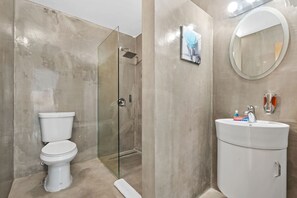 Apartment | 3 bedrooms - Beach Access Escape With Pool and Tanning Lounges (San Juan)