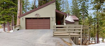 Spacious mountain home w/ deck, mountain views & access to year-round activities