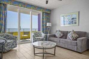 Smart TV, table football, ping pong - All New Remodel and Refurnished- Stunning OceanFront 1 BR *New Listing* (Daytona Beach)