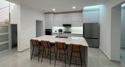 Spacious 4-bedroom house with WiFi, AC in beautiful Cayey