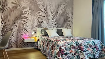 Doppia Comfort, vista giardino | Una cassaforte in camera, una scrivania, postazione laptop