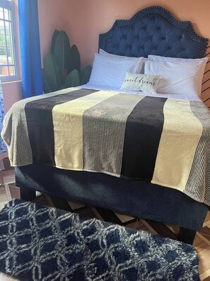 2 chambres, fer et planche à repasser, Wi-Fi, draps fournis