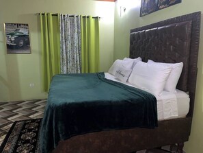 2 habitaciones, tabla de planchar con plancha, wifi y ropa de cama 