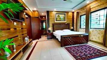 Deluxe Double Room, Mountain View | Soundproofing, iron/ironing board, free WiFi