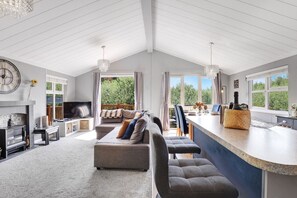 Smart-TV, DVD-Player, Bücher