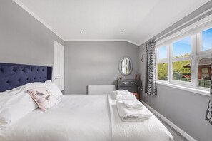 2 bedrooms, desk, iron/ironing board, travel crib