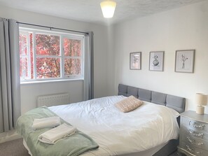 House | 4 bedrooms, free WiFi, bed sheets