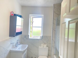 House | Bathroom | Shower, towels