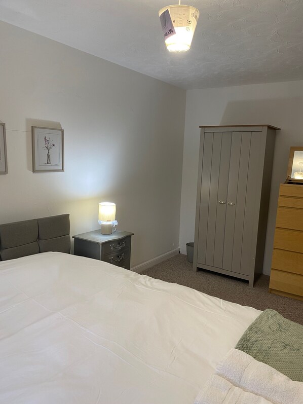 House | 4 bedrooms, free WiFi, bed sheets