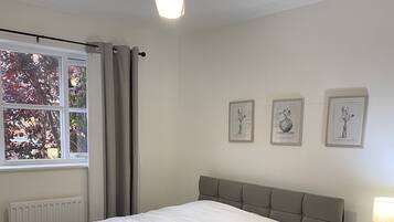 House | 4 bedrooms, free WiFi, bed sheets
