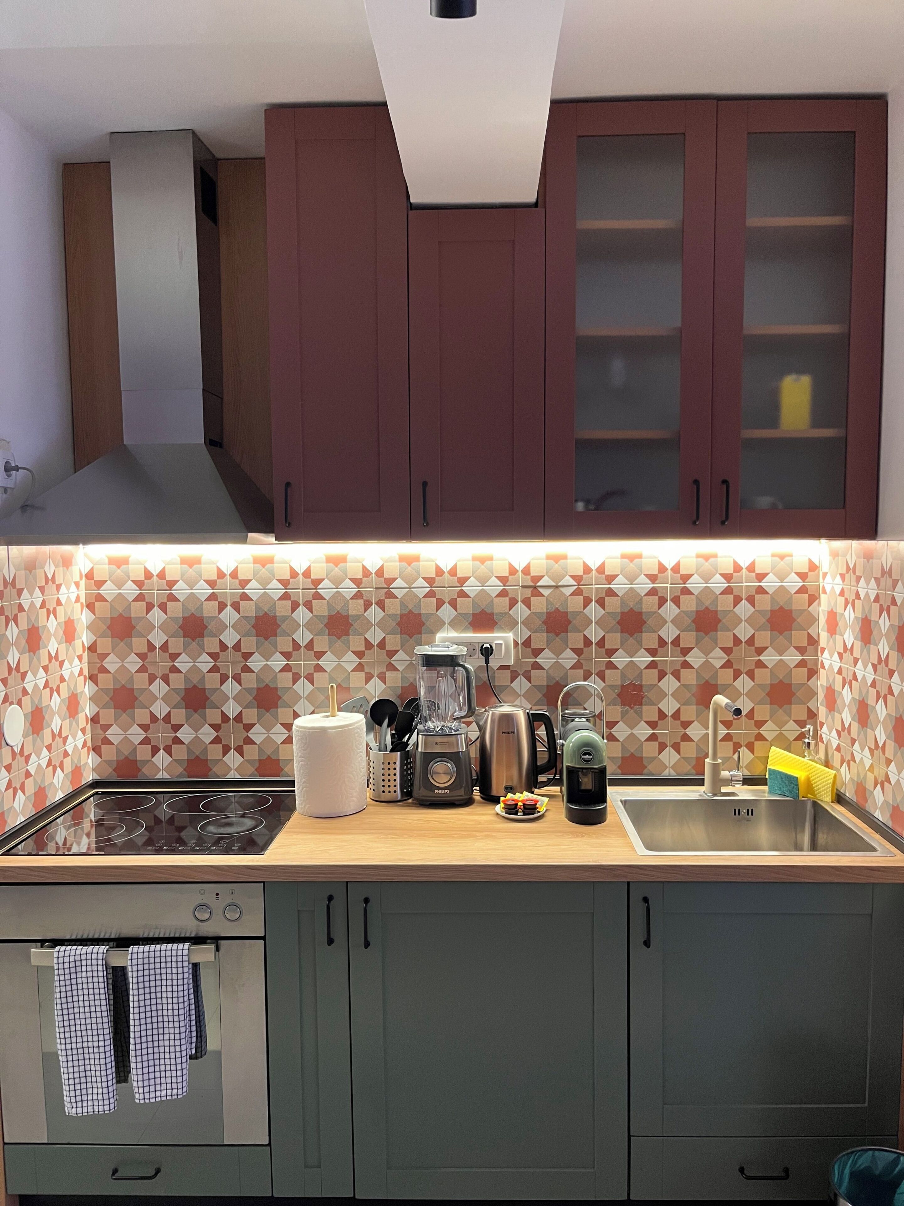 Apartment, 1 Bedroom, City View | Private kitchen | Full-size fridge, oven, stovetop, electric kettle