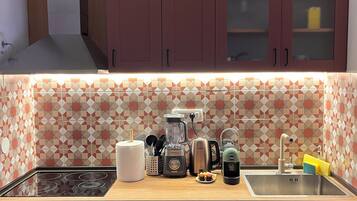 Apartment, 1 Bedroom, City View | Private kitchen | Full-size fridge, oven, stovetop, electric kettle