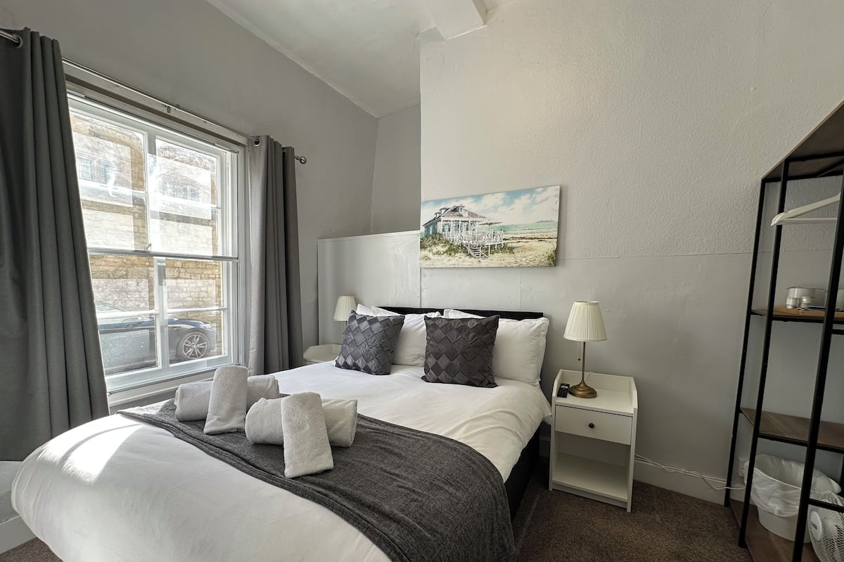 Standard Double Room, City View | Iron/ironing board, free WiFi
