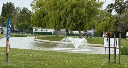 Charming 2-bedroom mobile home with WiFi, AC in enchanting Nieuwpoort