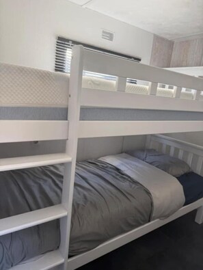 2 bedrooms, WiFi, bed sheets - Charming 2-bedroom mobile home with WiFi, AC in enchanting Nieuwpoort (Nieuwpoort)