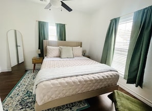 3 habitaciones, tabla de planchar con plancha, wifi y ropa de cama 