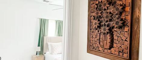 3 habitaciones, tabla de planchar con plancha, wifi y ropa de cama