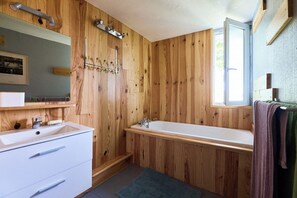 Shower, hair dryer, towels, soap - House near the sea in Normandy (Saint-Valery-en-Caux)