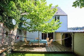 Outdoor dining - House near the sea in Normandy (Saint-Valery-en-Caux)