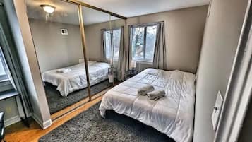 4 habitaciones, tabla de planchar con plancha, wifi y ropa de cama
