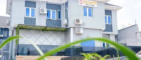 Fachada de la propiedad