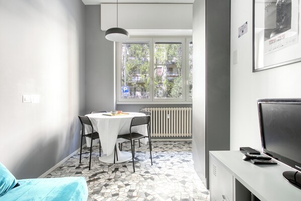 Dining - Sila BTG - One Bedroom Apartment, Sleeps 2 (Milan)