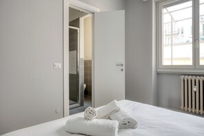 1 bedroom, free WiFi, bed sheets - Sila BTG - One Bedroom Apartment, Sleeps 2 (Milan)