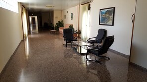 Lobby - Hotel Reina Isabel (Lleida)