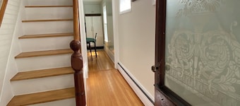 Coby Connection Home- 3-bedroom newly remodeled house with WiFi in Cobleskill
