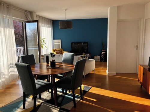 Charming T2 with sunny balcony 10 min from lake and town center