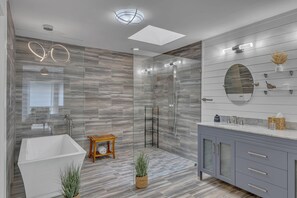 Dusche, Whirlpool, Haartrockner, Bidet