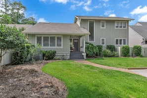 Exterior - Palmetto Grove: Charming 4-bedroom house located within Sea Pines Resort! (Hilton Head Island)