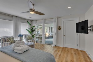 4 Schlafzimmer, Schreibtisch, Bügeleisen/Bügelbrett, Reisekinderbett