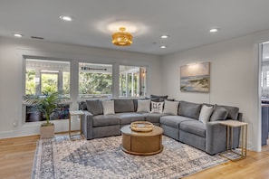 Interior - Palmetto Grove: Charming 4-bedroom house located within Sea Pines Resort! (Hilton Head Island)