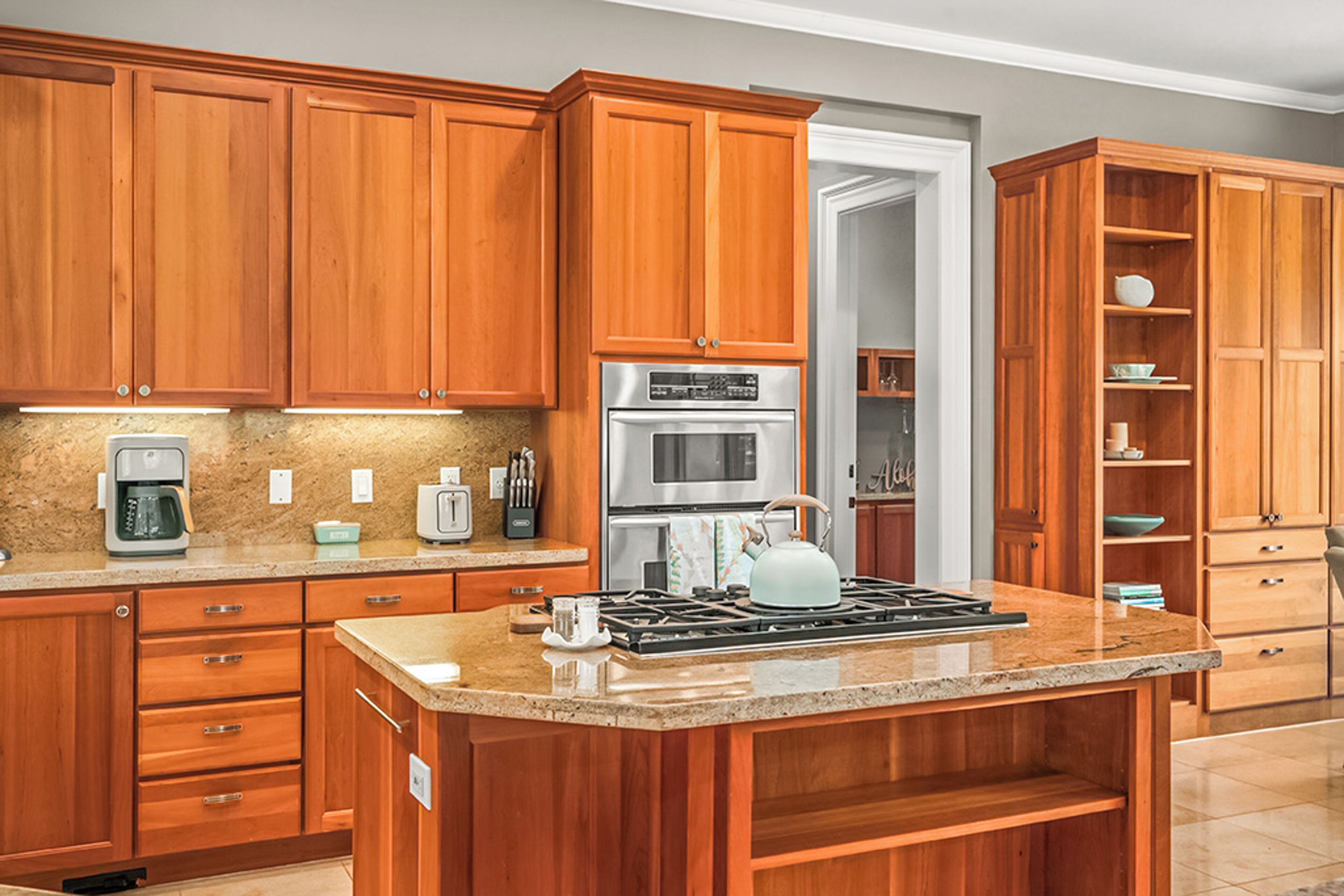 雪櫃、微波爐、焗爐、爐具