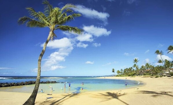 Beach nearby, sun-loungers, beach towels
